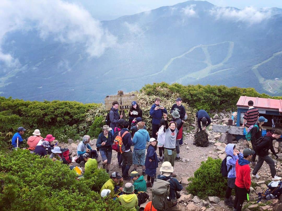 のインスタグラム：「The summit of Mt Bandai! ⛰🏃🏼‍♀️」