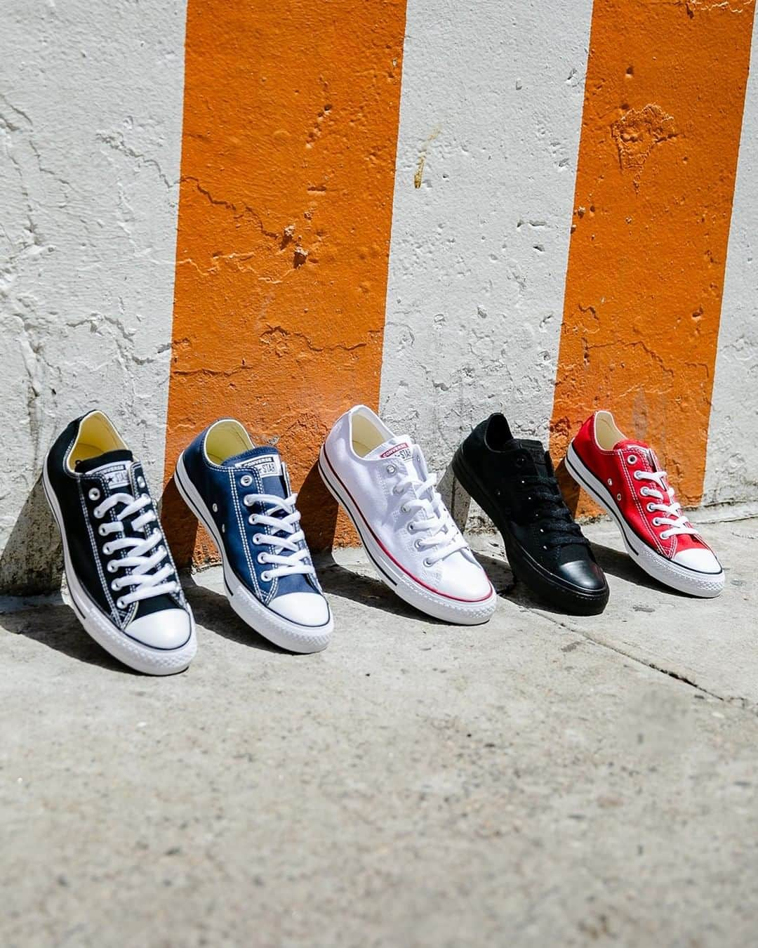 Foot Lockerさんのインスタグラム写真 - (Foot LockerInstagram)「Classic Chucks. Pick a color. #Converse All-Star Ox Available Now, In-Store and Online」7月17日 11時35分 - footlocker