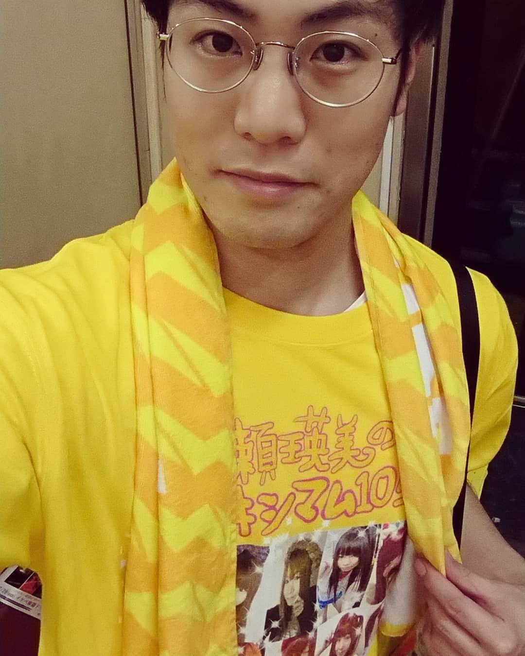 佐伯元輝のインスタグラム：「休日におもいっきりオタクできて、最強。  #黄色 #イエロー #yellow #えい10周年 #秋葉原 #推しがいると生活に彩りが生まれてすごく健康的な日々を過ごせるなぁありがたいなぁ尊いなぁ」