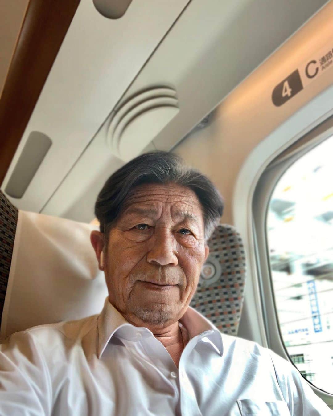 のインスタグラム：「🚄🍱 これから横浜スタジアムへ移動！ ・ DeNA@広島のゲームをTBSチャンネル2にて解説致します🎙 ・ #移動疲れか❓ #ちょっと #老けた #気がする #牛タン弁当 で #復活します‼️」