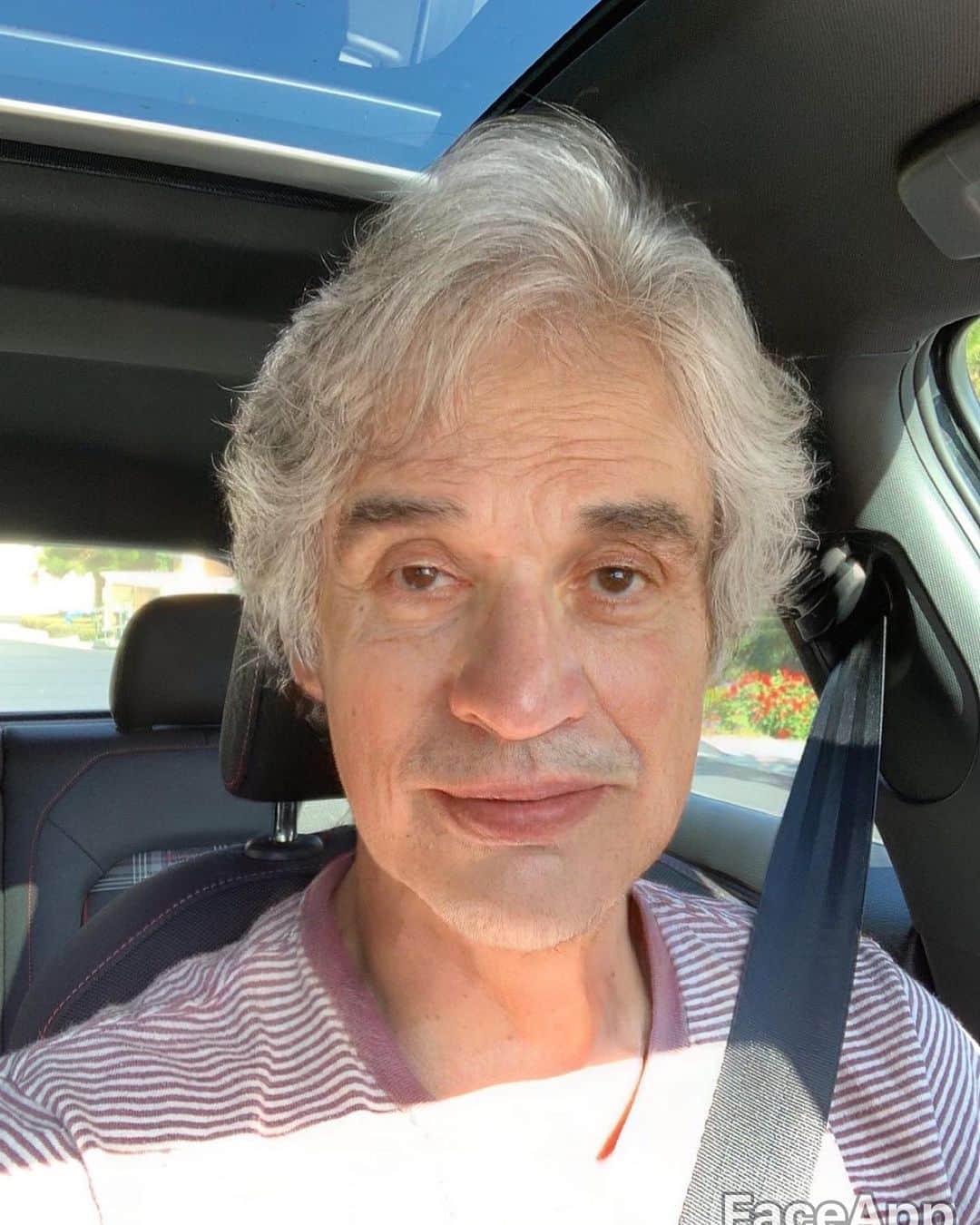 ジョーイ・ブラッグのインスタグラム：「This is how old seeing this filter has gotten.」