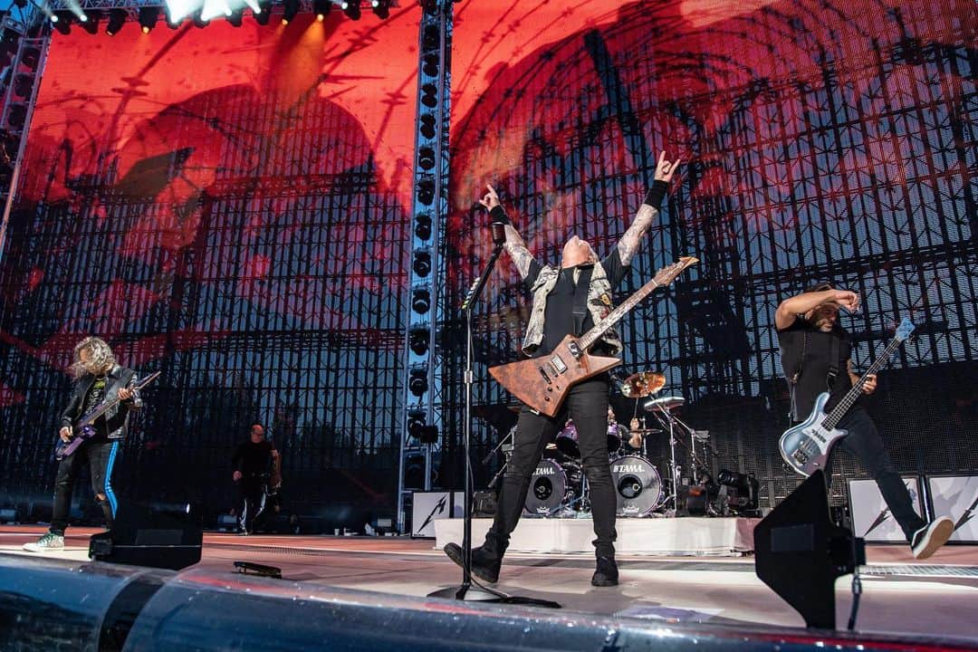 メタリカさんのインスタグラム写真 - (メタリカInstagram)「Photos from last night’s show in Hämeenlinna! 🇫🇮 ・・・ 📸 by @brettmurrayphotography & @photosbyjeffyeager ・・・ #MetInHameenlinna #WorldWired #Metallica」7月17日 12時11分 - metallica