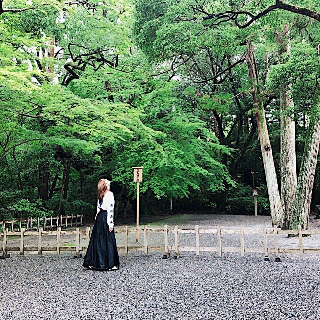 IVANさんのインスタグラム写真 - (IVANInstagram)「* 🌳🌲⛩🏞🙏🏻🙇‍♀️❤️ super spiritual mood 伊勢神宮 夫婦岩 猿田彦神社 初めての伊勢パワーに圧巻♡ #isejingu#iseshi#japan#power #伊勢神宮 #外宮#内宮 #伊勢市 #夫婦岩 #猿田彦神社 #凄まじいパワースポット #おかげ横丁 #最高でした♡ #自然」7月17日 12時18分 - fresanaca