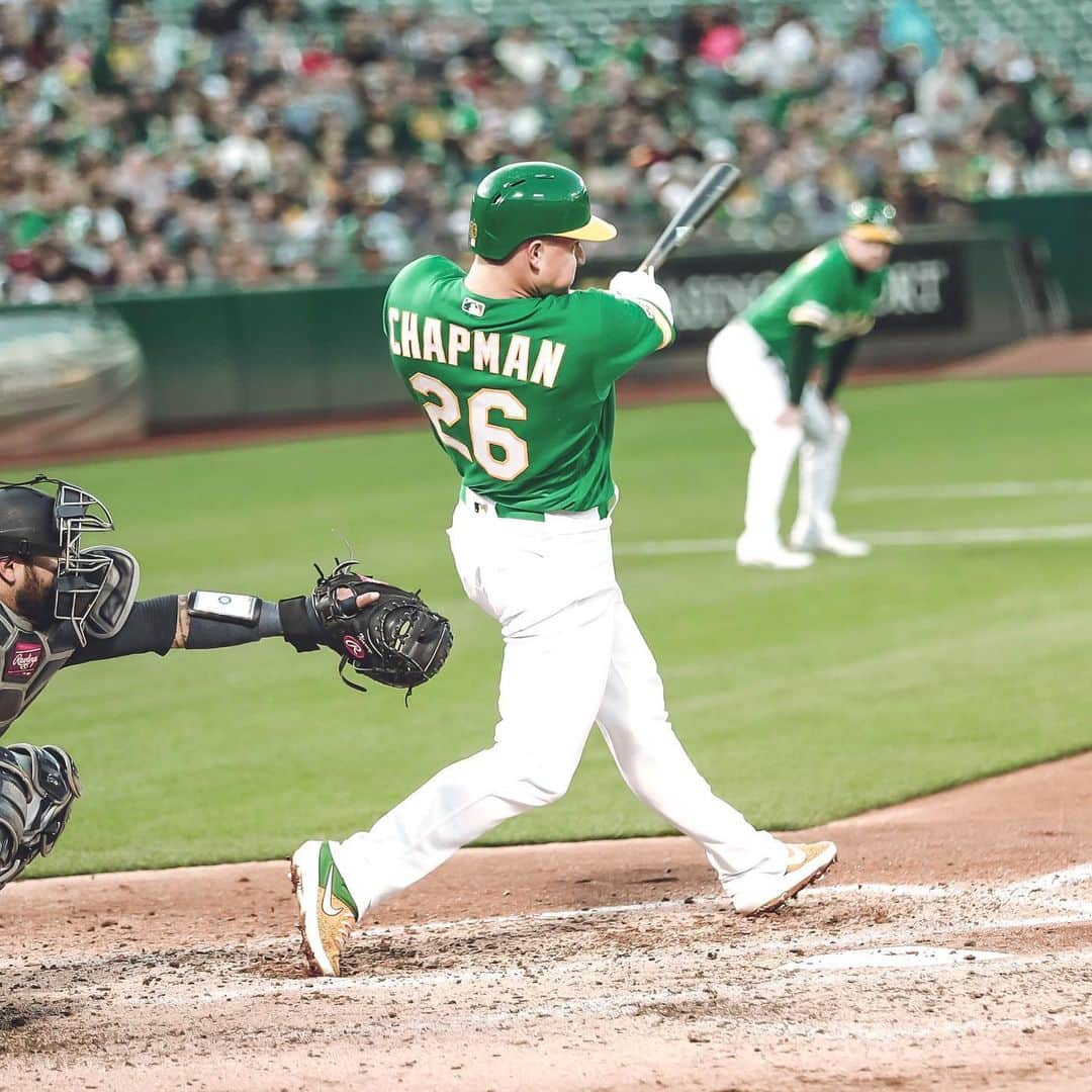 オークランド・アスレチックスさんのインスタグラム写真 - (オークランド・アスレチックスInstagram)「*hella @brunomars voice* Kelly Green jersey magic in the aaaaiiiiiiirrrrrr  #RootedInOakland」7月17日 12時20分 - athletics