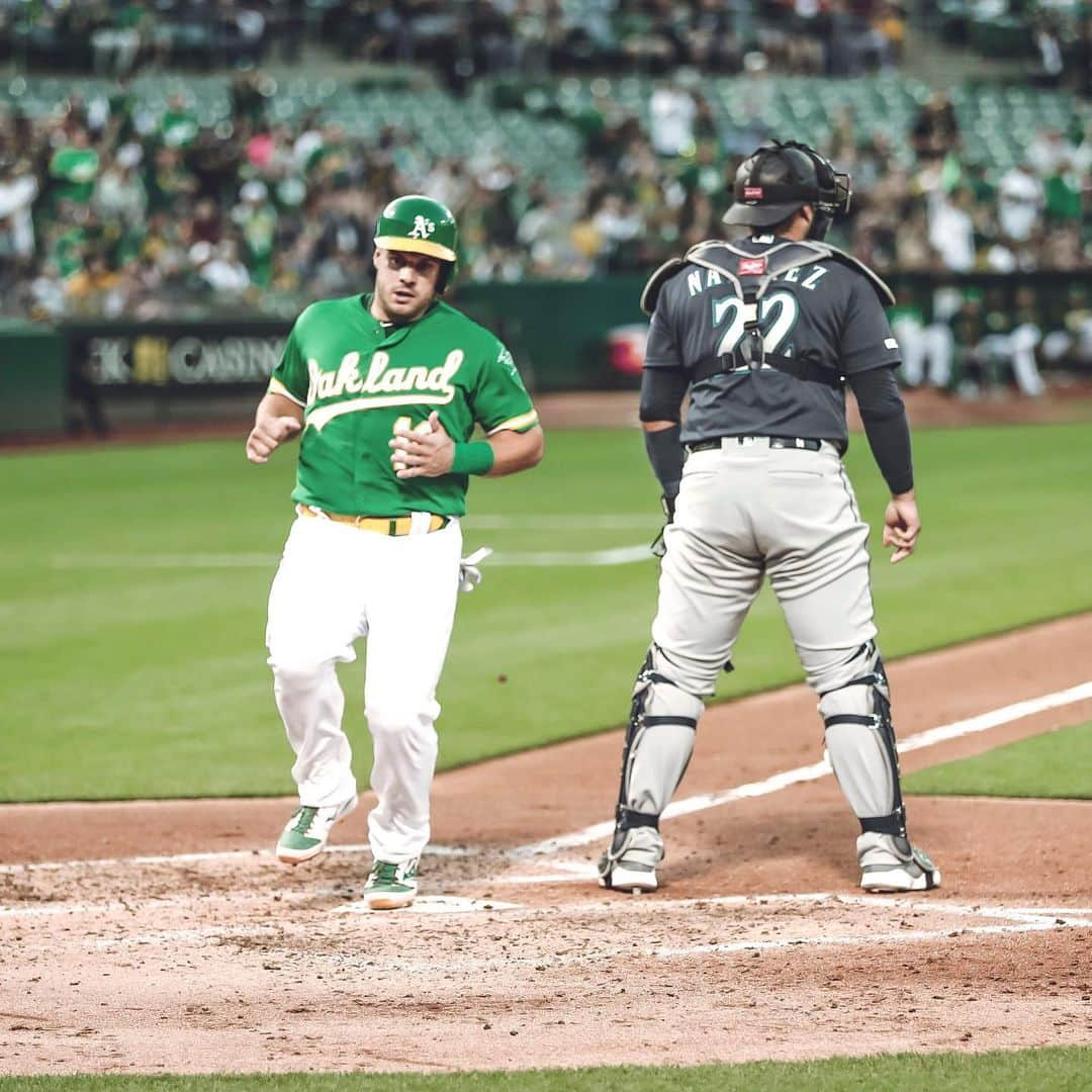 オークランド・アスレチックスさんのインスタグラム写真 - (オークランド・アスレチックスInstagram)「*hella @brunomars voice* Kelly Green jersey magic in the aaaaiiiiiiirrrrrr  #RootedInOakland」7月17日 12時20分 - athletics