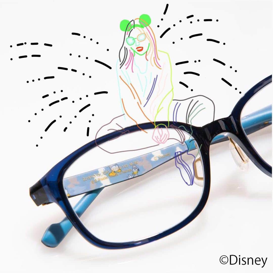 Zoff Officialのインスタグラム：「DISNEY SMART(ドナルド) / ZJ191011_72A1 軽いかけ心地が特徴のZoffSMARTのディズニーモデル。 長時間かけていても疲れにくく、大好きなキャラクターとずっと一緒にいられます。 さりげない内側のプリントは目立ちにくいので、男女ともにオススメ。 #Zoff #FASHION #eyewearstyle #メガネ #Zoffコーデ @mikakatsuyama  @ktymmk87」