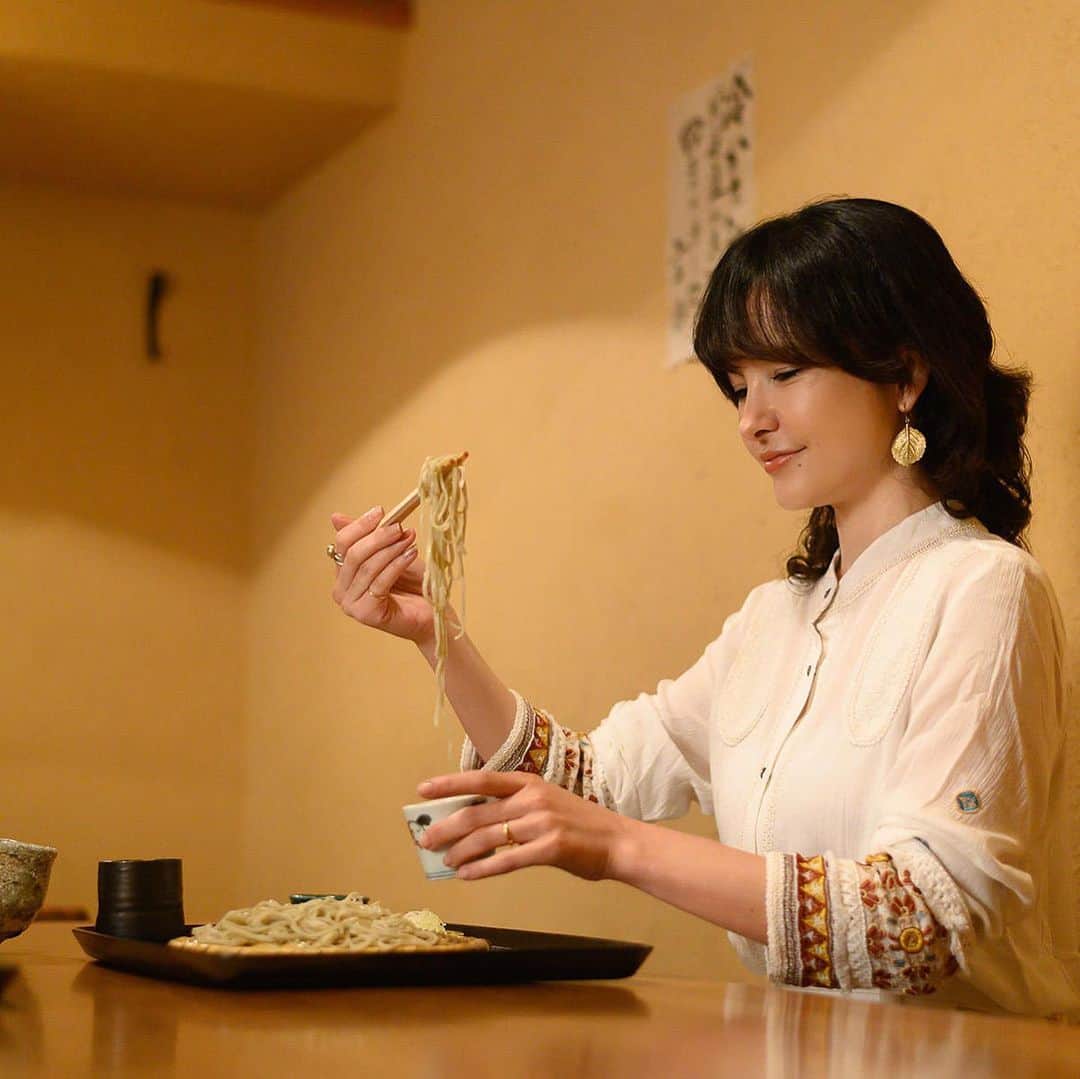 ノーマさんのインスタグラム写真 - (ノーマInstagram)「じゅるり🤤 @dancyu_mag で江戸ソバリエ協会のホシさんと連載中の「TOKYO蕎麦めぐり。」昨日から３日連続で更新です。 江戸っ子スピリットがたまらぬ「江戸蕎麦 ほそ川」細川さんの芸術的な蕎麦ワールドぜひ多くの人に堪能してほしい！ 💇🏻‍♀️by @kawaharasatomi03  #soba #love #dancyu #蕎麦 #tokyo蕎麦めぐり  #大好きな #縄文土偶を頂きました #ほしさんありがとう」7月17日 13時00分 - noma77777