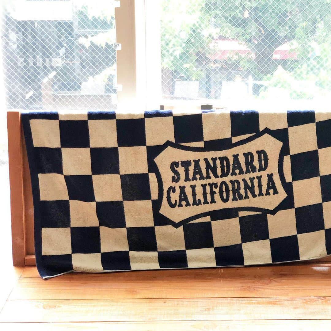 スタンダードカリフォルニアさんのインスタグラム写真 - (スタンダードカリフォルニアInstagram)「SD Shield Logo Checker Imabari Towelが入荷しました。 . 『SD Shield Logo Checker Imabari Towel』 Size : W138cm×H70cm Price : ¥7,800(+Tax) . オフィシャルオンラインストアがメンテナンス中の為大変ご不便、ご迷惑をお掛けしております。 . 直営店は本日より発売です。 ご来店お待ちしております。  また、平日の営業時間内にお電話頂ければ、お電話での通信販売も承っております。 こちらも合わせてご利用ください。  Standard California　Tel 03-3770-5733 トライシープス　Tel 03-3770-5784  #standardcalifornia #スタンダードカリフォルニア #california #towel #madeinjapan #imabari #今治タオル #タオル #imabaritowel」7月17日 13時20分 - standardcalifornia