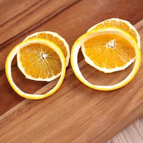 mai_smoothieさんのインスタグラム写真 - (mai_smoothieInstagram)「りんご&バナナ&オレンジのスムージー Apple & banana & orange smoothie  りんごapple90g バナナbanana40g オレンジorange50g 水water150ml 蜂蜜honey トッピングのオレンジorange、ミントmint  薄くカットしたオレンジをグラスの内側面に貼り付ける。 全てを混ぜてブレンダーで撹拌して、滑らかになったらグラスに注ぐ。 トッピングをのせたら出来上がり♪  フルーツはカットし、冷凍してから使用してます。」7月17日 14時09分 - mai_smoothie