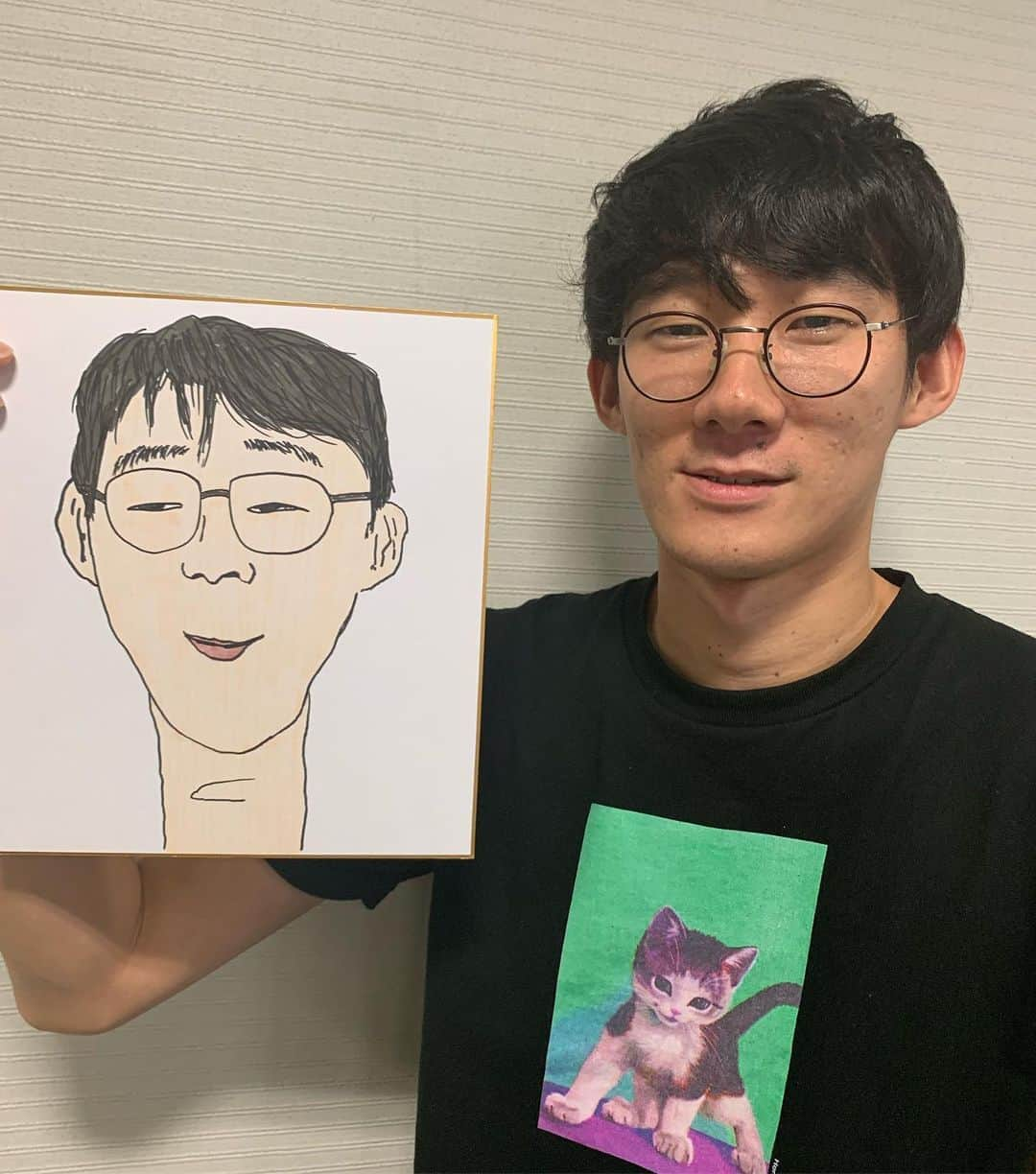 kento fukayaさんのインスタグラム写真 - (kento fukayaInstagram)「【さえない似顔絵3】 ロングコートダディ堂前さん  #さえない似顔絵 #似顔絵 #イラスト #芸人 #お笑い #ロングコートダディ 堂前さん #最強に優しい人 #この人が怒ったらおそらく #戦争が起こるだろう #kentofukaya」7月17日 20時06分 - kento1989