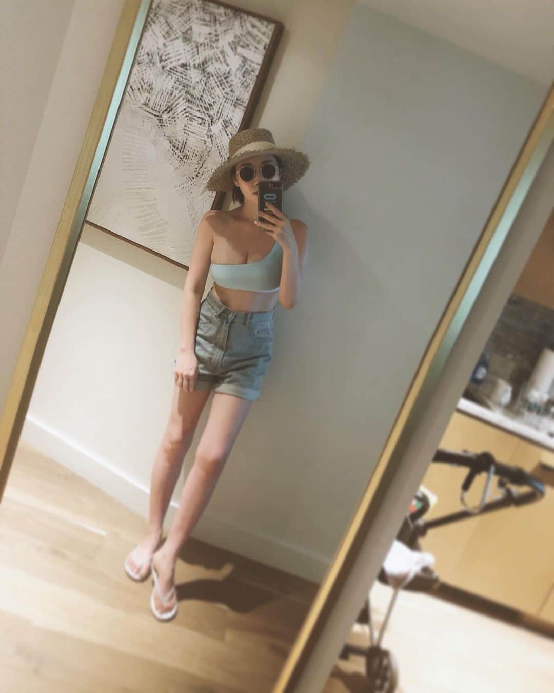 のインスタグラム：「ハワイにもってった ビキニは全部海外のノーブランド🌈 安くてかわいいのをみつけるのが好き 大人丈のショーパンはZARA . . . . . . . .」