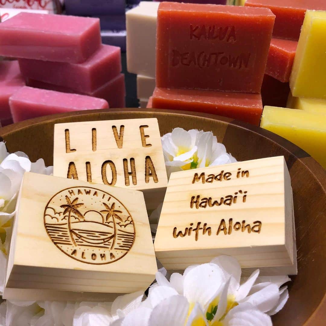 Lanikai Bath and Bodyさんのインスタグラム写真 - (Lanikai Bath and BodyInstagram)「Your favorite Kailua shop is back at it again!! Come join us at Waikiki DFS for soap stamping event. Buy four soaps and get a stamped one for free! Our signature scents are made extra special with a message of aloha or a reminder of our beautiful Kailua town」7月17日 14時44分 - lanikaibathandbody