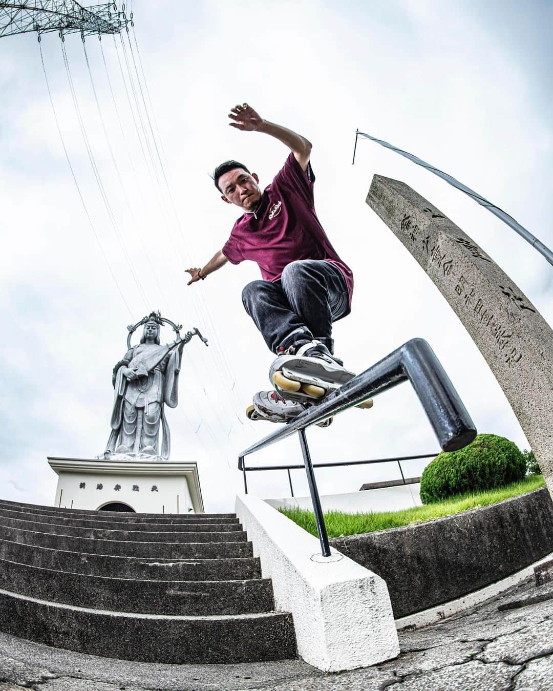 安床武士のインスタグラム：「B/S UNITY. 📷 @satoshi_saijo_photography . @goodskates_inc  @usdskates  @canamonroad_japan  @lzbn_official  @papasu1048  #usdskates #usdaeon #aeon72 #goodskates #papasu #senaramp #deeport #virusjapan #inlineskate #rollerblading #keeprolling #インラインスケート #ローラーブレード #takeshiyasutoko #安床武士 #rollinrock #ローリンロック #公園内に突如弁天さま #撮影後はしっかり御礼」