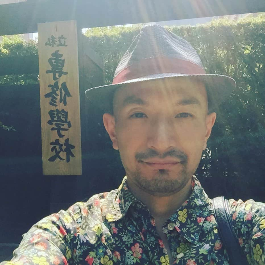 滝本竜彦さんのインスタグラム写真 - (滝本竜彦Instagram)「俺の母校、専修大学！ My old school Sensyu University! 大学の友達の青野くんと神保町でカレーを食べた後の一枚。 #専修大学」7月17日 14時49分 - tatsuhikotkmt