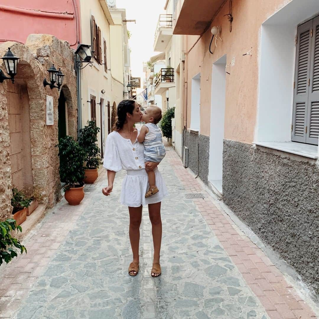 SABO SKIRTさんのインスタグラム写真 - (SABO SKIRTInstagram)「Come home to us already! 💕 Missing our little #sabofam while they are abroad in Greece! Co-owner @yiota in the #isledress #saboskirt」7月17日 15時00分 - saboskirt