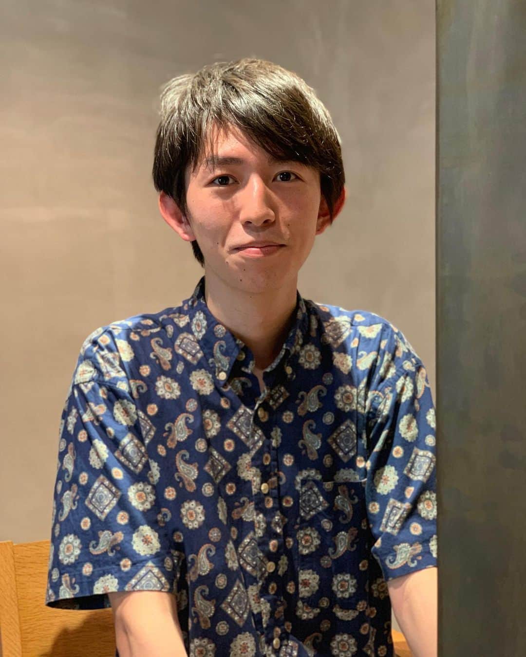 池田真一のインスタグラム：「たまたま真輝志来た！ あれ？美容院緊張してる？？」