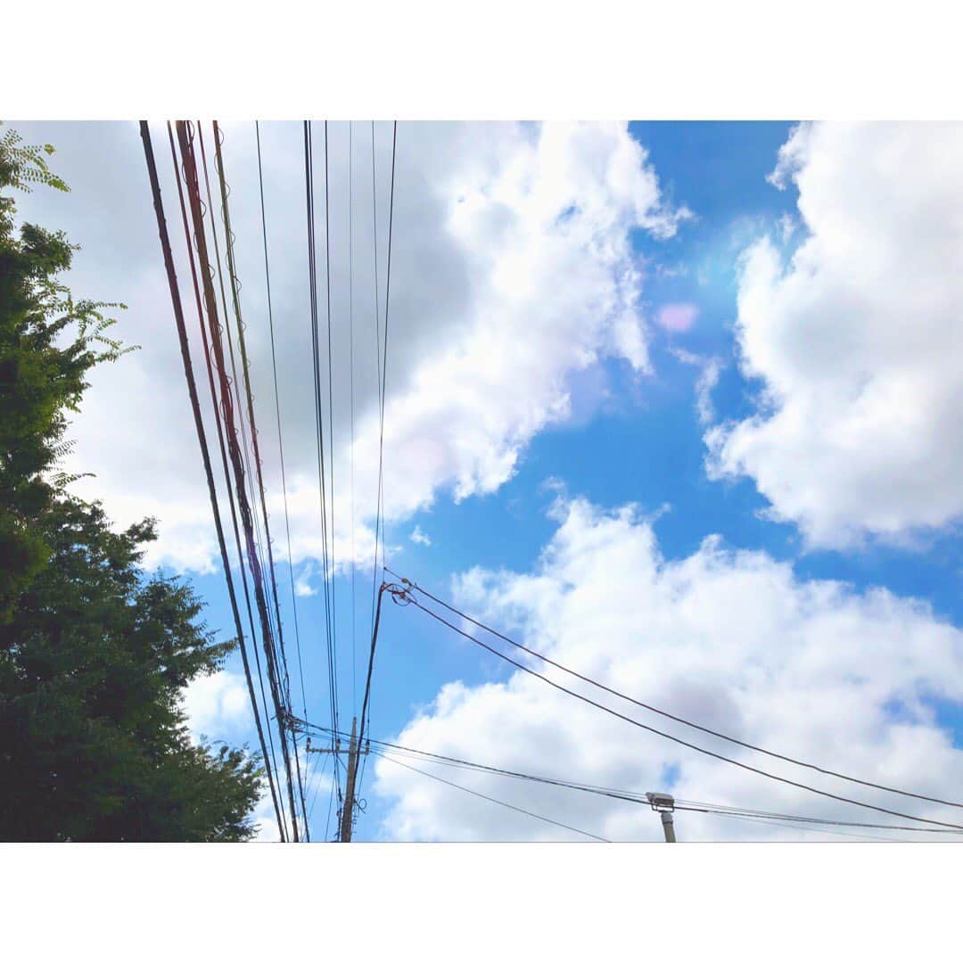 三倉佳奈さんのインスタグラム写真 - (三倉佳奈Instagram)「久しぶりに青空見た！ ずっと雨だったし元気出るー✨ . . でも…暑い。笑  #bluesky  #sunnydays」7月17日 15時19分 - kana_mikura0223