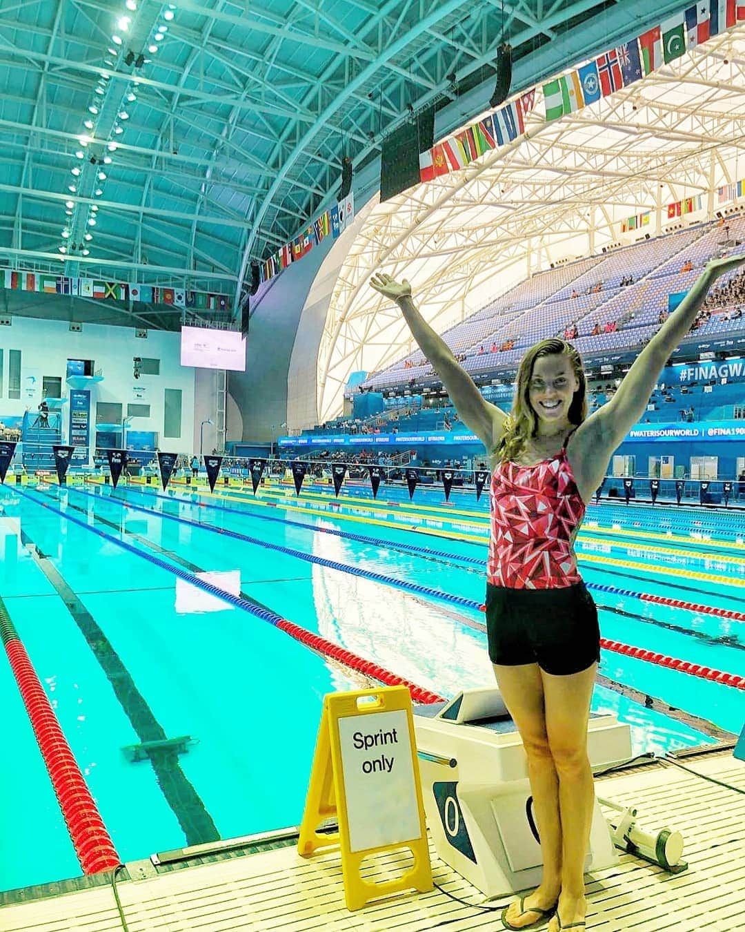 フェムケ・ヘームスケルクのインスタグラム：「The venue of the World Championships is always different, but the feeling after entering the competition pool is always the same ! 🤩 And I know cause it's my 8th World Championship 😜💪👵🇰🇷 . . Racing will start 21st July - 28th July. Entered in 100m free - 50m free & Relays 🇳🇱🔥🦁 . . #TeamNL #SprintOnly #Gwangju2019 📸 : @elsbeth308」