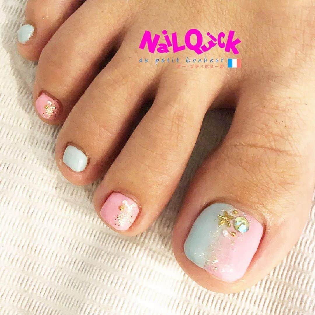 ネイルサロンならネイルクイックさんのインスタグラム写真 - (ネイルサロンならネイルクイックInstagram)「［📷 @nailquick_atrevie_otsuka］ #ネイルクイックオープティボヌール大塚店 フットジェル定額&フットケアコース 1907C1 ・・・ 定額デザイン☆色変更&アレンジ  #夏ネイル #フットジェルネイル @nailparfaitgel ‐ ‐ ‐ ‐ ‐ ‐ ‐ ‐ ‐ ‐ ‐ ‐ ‐ ‐ ‐  使用カラー ☆ｼｪﾘｰﾋﾟﾝｸ ☆ﾍﾟｰﾙﾌﾞﾙｰ ☆ｸﾞﾛｳｼﾙﾊﾞｰ ----*----*----*----*----*----*----*----* 豊島区南大塚3-33-1 アトレヴィ大塚2F ネイルクイック オー・プティボヌール アトレヴィ大塚店 ☎︎03-5944-8001 ----*----*----*----*----*----*----*----* ・ #ネイルクイック #ネイルパフェ  #ネイルパフェジェル  #nairparfait #nailquick #nail #nailart #naildesign  #ネイル #ネイルアート#大塚 #アトレ #アトレヴィ #アトレヴィ大塚 #オープティボヌール  #ジェルネイル  #サマーネイル #フットネイル」7月17日 15時32分 - nailquick