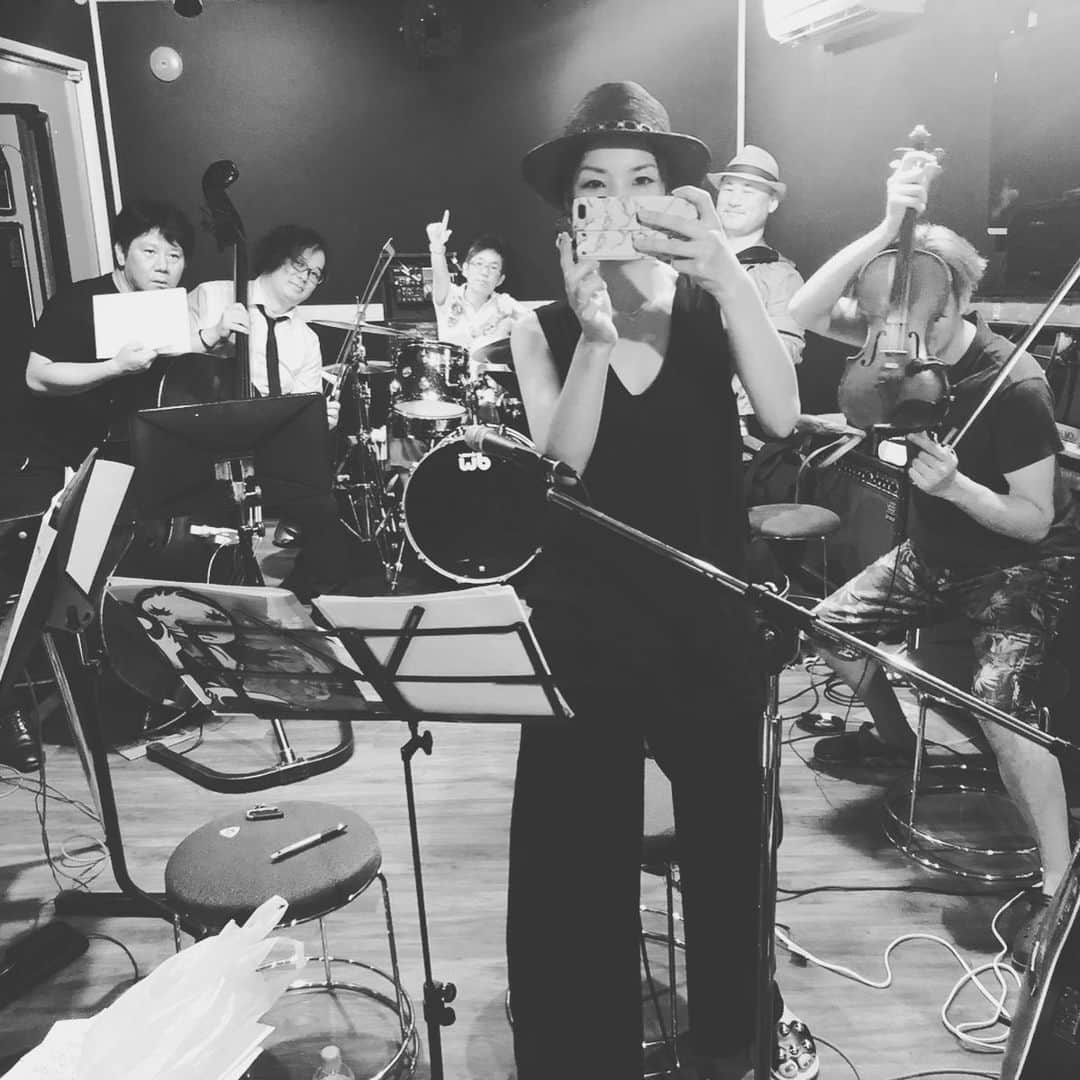 dorlisのインスタグラム：「8月3日浴衣ライブRH #dorlis #リハーサル #rehearsal #singersongwriter #swing #アコーディオン #夏 #ライブ #浴衣 #keystoneclub #楽しみ」