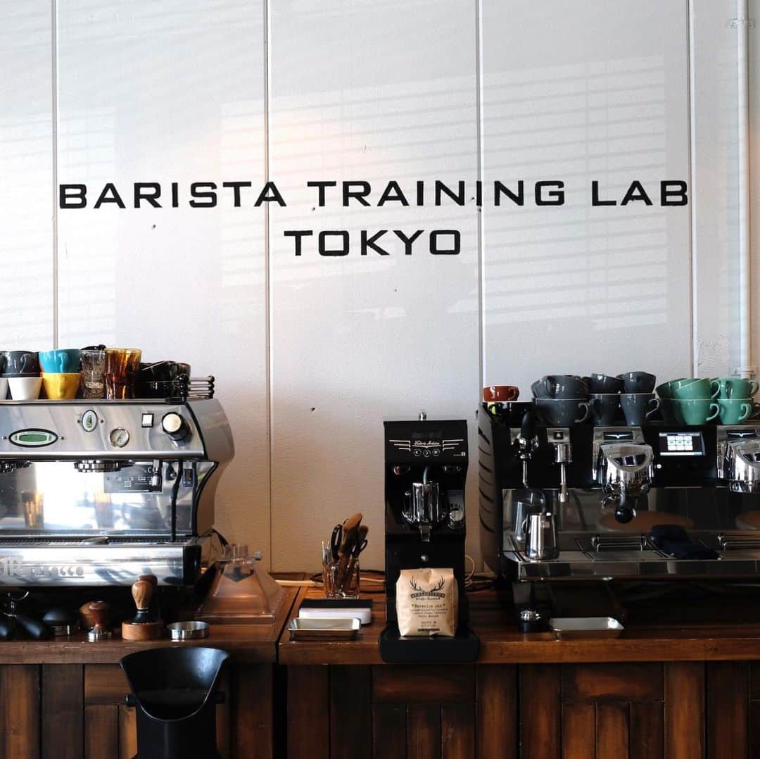 The Japan Timesさんのインスタグラム写真 - (The Japan TimesInstagram)「Unlimited Coffee Bar's Barista Training Lab Tokyo offers classes that cover all the skills a professional barista — or interested amateur — needs to know. Started in 2013, BTLT offers weekend courses in everything from cupping (the tasting and scoring of coffee beans), latte art, roasting, tasting skills and, of course, brewing both espresso and pour-over coffee. BTLT’s ultimate goal is to "raise the level of the barista profession in Japan." (Claire Williamson @accidentaltokyoite photos) . . . . . . #Japan #Tokyo #Oshiage #coffee #coffeetime #coffeebreak #東京 #日本 #押上 #コーヒー #コーヒータイム #コーヒーブレイク #飲み物 #旅行 #☕️」7月17日 15時54分 - thejapantimes