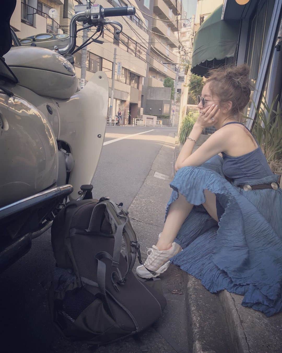 nanako itoのインスタグラム：「昨年の今頃の写真。もう暑かったなぁ〜 . 結婚式の準備で休みの日はバタバタしていたなぁ〜 . 7/17 . 出産予定日まで後1ヶ月👶🏻 ぴったりなのか早くなるのか遅くなるのか、、ドキドキ🌱 . 最近はほとんど家にいます。必要なものをポチッとする日々。 . 暑過ぎないのはわたしの体には助かってるけど、やっぱり晴れた日が好きだなぁ🌞 . 早く梅雨が終わりますように🙏🏻」