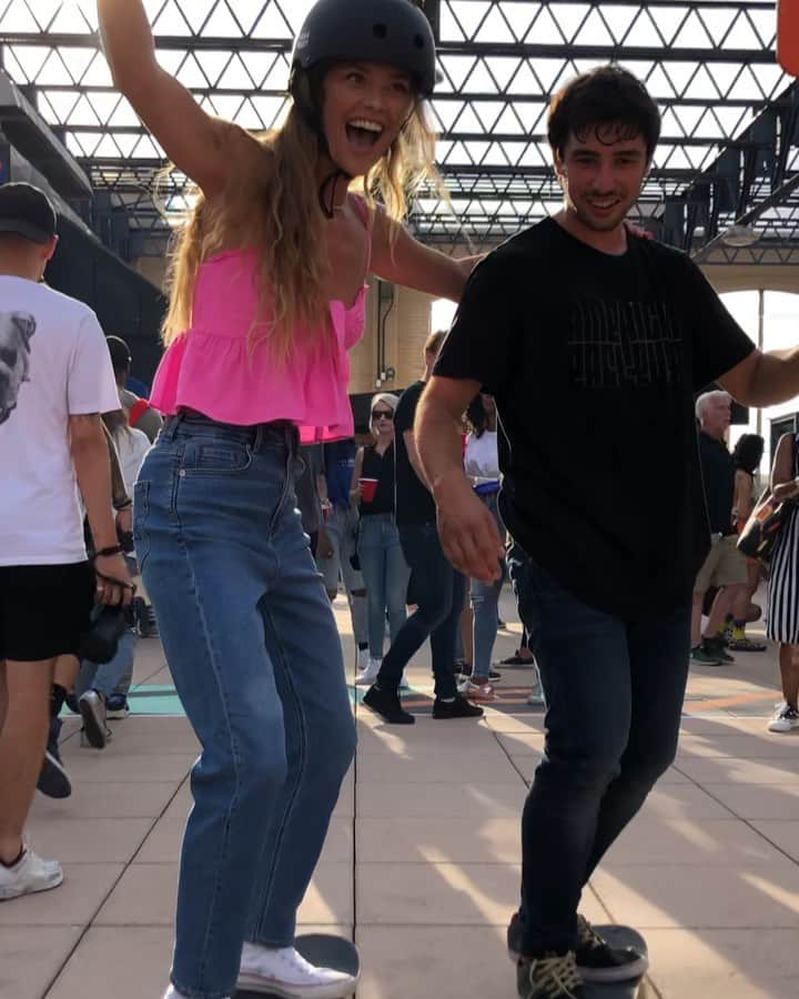 ニーナ・アグダルのインスタグラム：「You gotta start somewhere even though might go nowhere, ya know 🤷‍♀️ ps. shout out to this nice guy for dealing with me 👍」