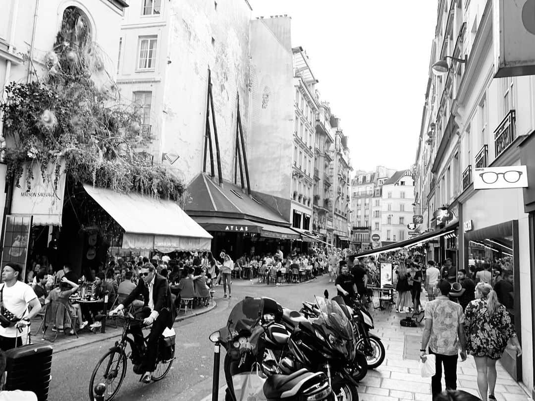 セバスチャン・スタンさんのインスタグラム写真 - (セバスチャン・スタンInstagram)「Paris, thank you. 🙏🏻🇫🇷 #NoirFilteronly」7月17日 15時49分 - imsebastianstan