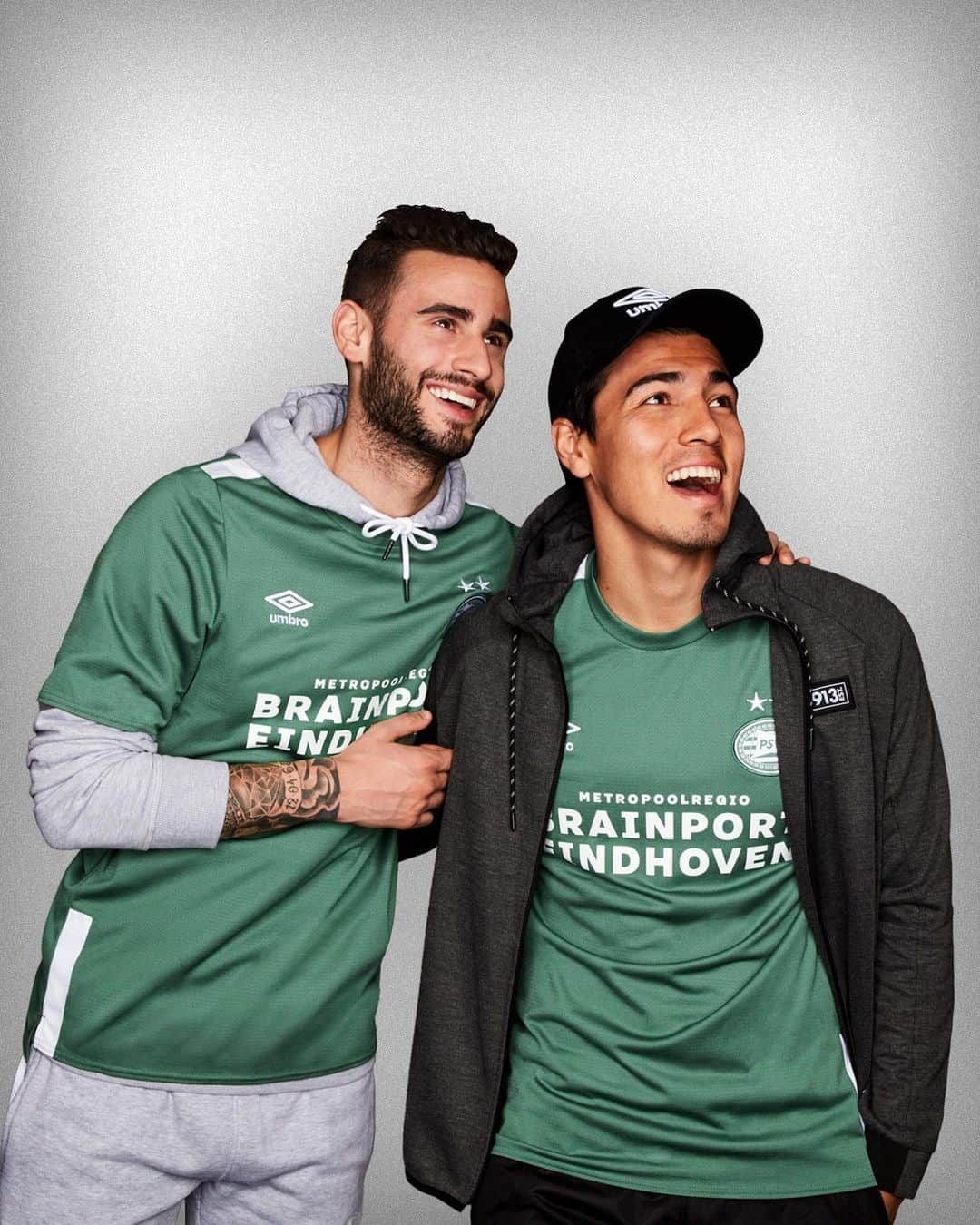 PSVアイントホーフェンさんのインスタグラム写真 - (PSVアイントホーフェンInstagram)「Connected by pride. Unified by PSV. This is our new Third Kit! 💚 #EendrachtMaaktMacht」7月17日 16時03分 - psv