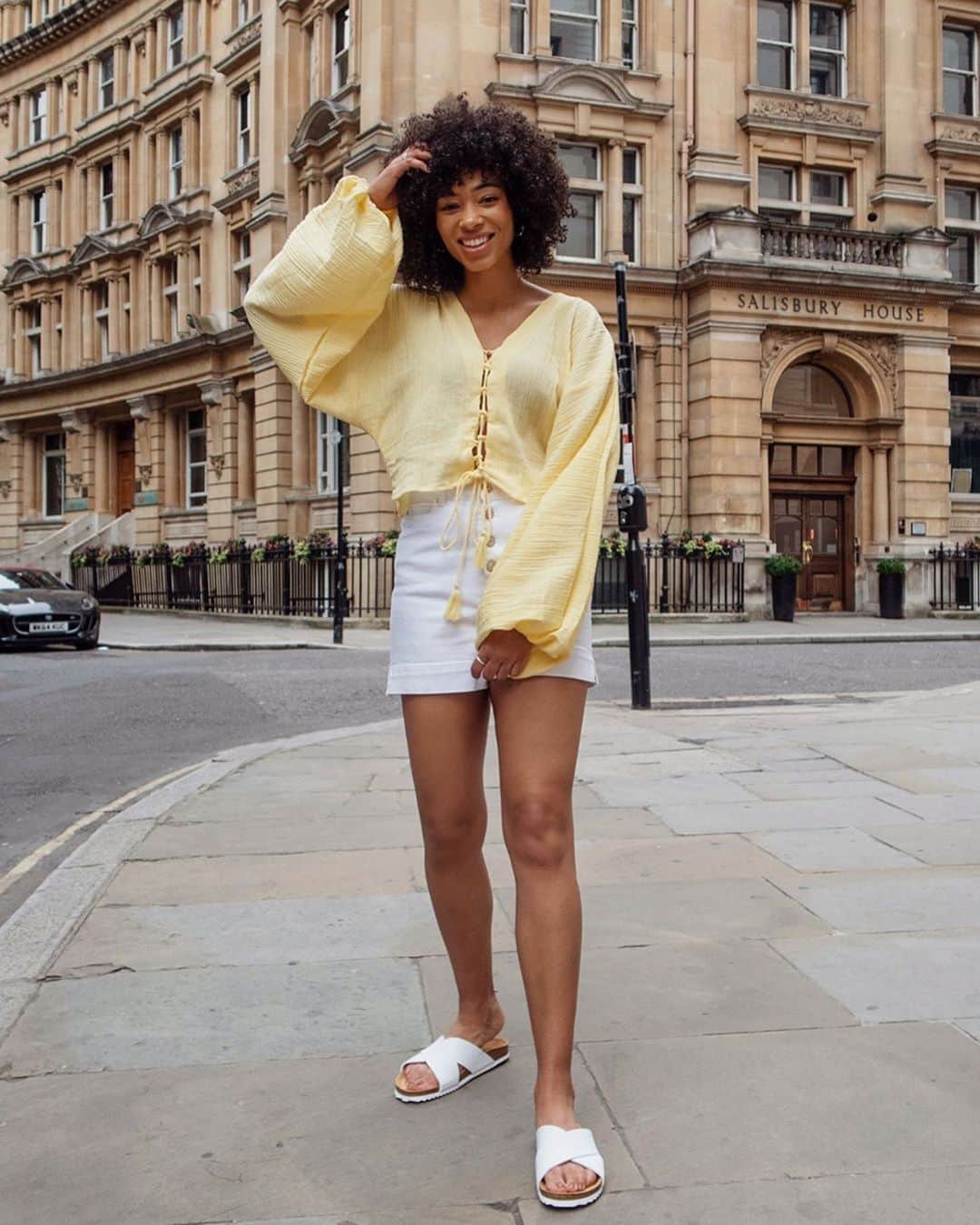 ASOSさんのインスタグラム写真 - (ASOSInstagram)「Creating your own sunshine ☀️ 🔍ASOS DESIGN top in natural crinkle with tie front (1491693), Pieces white Mom shorts (1464802), Office Hoxton white slider sandals (1386264)」7月17日 16時15分 - asos