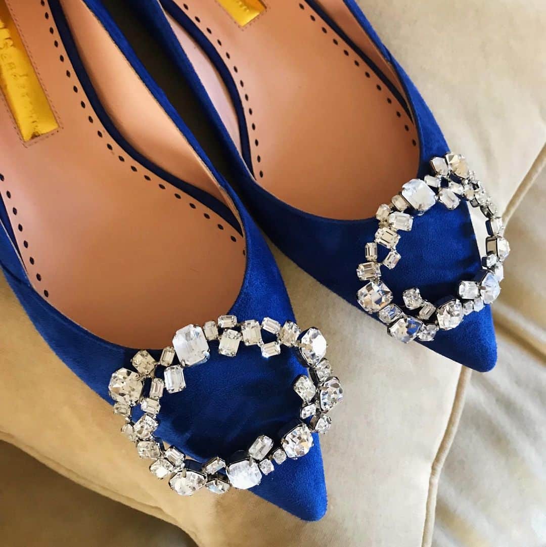 ルパートサンダーソンのインスタグラム：「Seeing blue | Aga flat in lapis suede | #BlueShoes #Crystal #FlatShoes #Pebble #RupertSanderson #ShoesAddict」