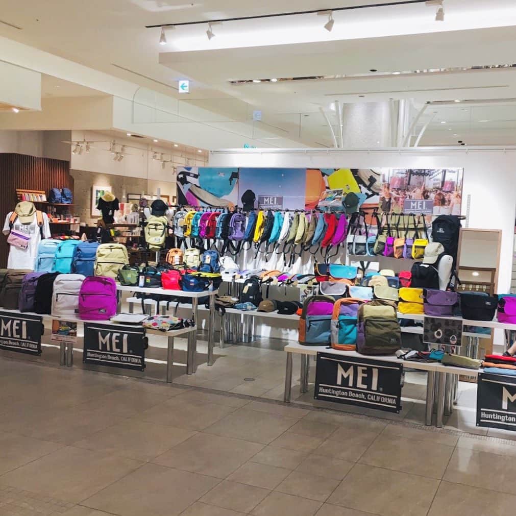 のインスタグラム：「本日オープンです！！ 名古屋 高島屋ゲートタワーモールに MEIのお店が期間限定オープン！  MEIのアイコンとなるデザインをはじめ、豊富なアイテムをご用意しております♪是非遊びにきてくださいませ☺  MEI POPUP SHOP 名古屋高島屋ゲートタワーモール  期間 2019.7.17(水) ~2019.7.30(火)  場所 名古屋 高島屋ゲートタワーモール2F  営業時間 10:00 open / 21:00 close  皆さまのご来店を心よりお待ちしております。  #mei #mei_bag #meibag #bag  #popup #ポップアップ #期間限定 #限定ショップ #名古屋ゲートタワーモール #nagoyagatetowermall #gatetowermall #nagoya #ゲートタワーモール #名古屋 #fes#camp#event #バッグ #フェス #キャンプ #公園 #shoping #chillout#picnic #ピクニック#outdoor  #アウトドア」