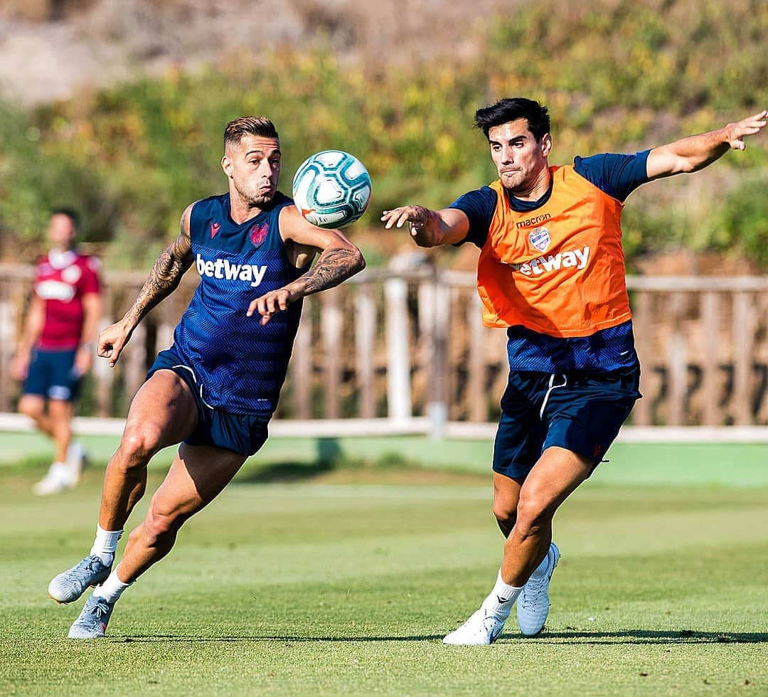 レバンテUDさんのインスタグラム写真 - (レバンテUDInstagram)「Cada balón, cada instante 💪💪 ---- #MachoLevante #LevanteUD #LaLiga #laligasantander #Futbol #Football #110AñosDeResistencia #OrgullGranota #PreSeason #LUDInside」7月17日 16時45分 - levanteud