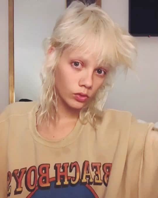 マリヤン・ジョンクマンのインスタグラム：「Positivity is the key 🎀」