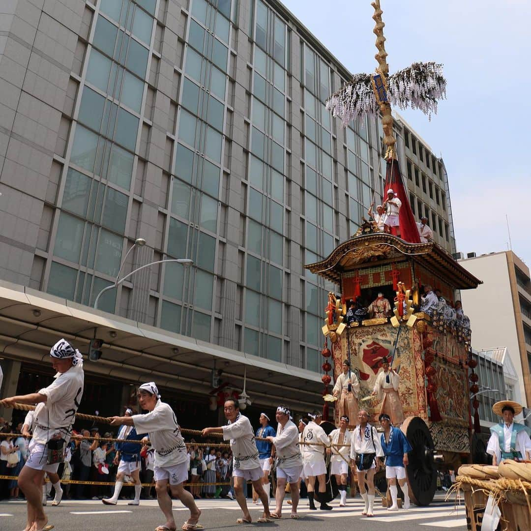 Gekkeikan Sake Officialさんのインスタグラム写真 - (Gekkeikan Sake OfficialInstagram)「. ----- The Gion Festival ----- Yamahoko floats, famed for the gorgeous processions they take around the city. . #gionmatsuri #gionfestival #festival #yamahoko #float #floats #summer #japan #kyoto #gekkeikan #gekkeikansake #sake #japanesesake #ricewine #sakegram #祇園祭 #山鉾 #山鉾巡行 #夏祭 #京都 #月桂冠 #日本酒 #清酒」7月17日 17時00分 - gekkeikansake