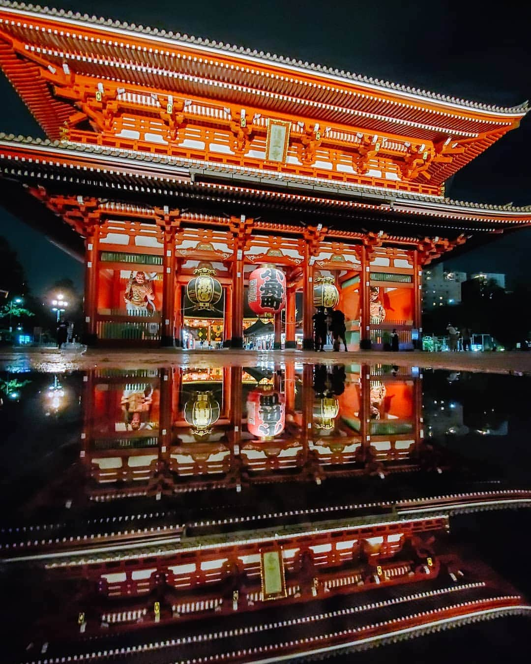 Galaxy Mobile Japanさんのインスタグラム写真 - (Galaxy Mobile JapanInstagram)「浅草寺×リフレクション×超広角カメラ📸もうすぐ梅雨明けですね☀クリアなリフレクションを撮るなら今のうち、Galaxyを持って撮影に出かけてみませんか！🏃 📸#GalaxyS10 #withGalaxy Photo by @_tuck4」7月17日 17時00分 - samsungjpn