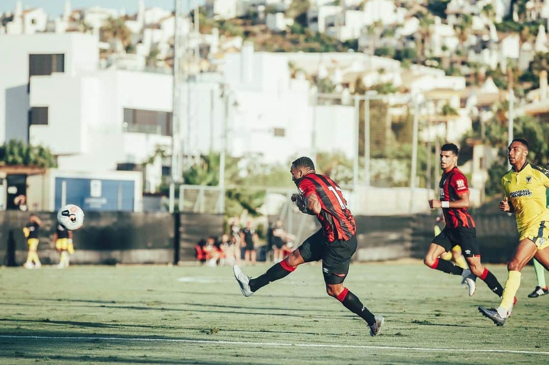 カラム・ウィルソンのインスタグラム：「El Capitan ✅ Win ✅ 2 goals ✅ #preseason」