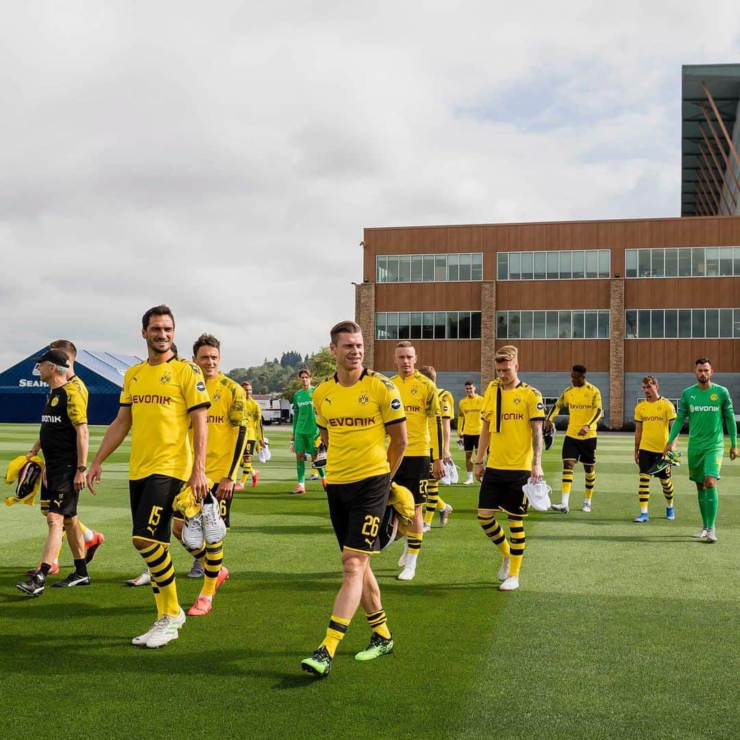 ボルシア・ドルトムントさんのインスタグラム写真 - (ボルシア・ドルトムントInstagram)「⚽️ instead of 🏈! Thanks for having US, @seahawks!  #bvbusa #bvb09 #bvb #usa #borussiadortmund #seahawks #seattle #🇺🇸 #💛」7月17日 17時05分 - bvb09