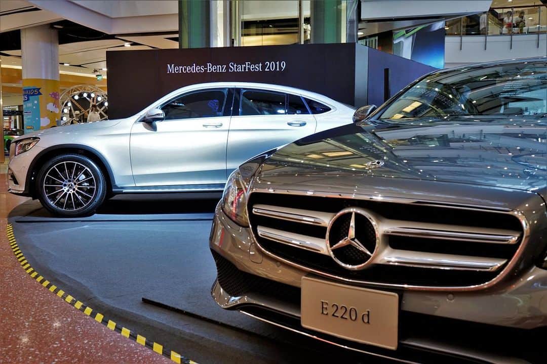 Mercedes-Benz Thailandさんのインスタグラム写真 - (Mercedes-Benz ThailandInstagram)「ภาพบรรยากาศของยนตรกรรมจาก Mercedes-Benz และ Mercedes-AMG ที่มารวมตัวกัน พร้อมให้คุณได้สัมผัสอย่างใกล้ชิดในงาน Mercedes-Benz StarFest 2019 ณ ศูนย์การค้าเซ็นทรัลเวิลด์ พร้อมรับข้อเสนอสุดพิเศษได้แล้ววันนี้ ตั้งแต่วันที่ 17 ก.ค. 2562 – 22 ก.ค. 2562  ข้อมูลเพิ่มเติม คลิก https://www.mercedes-benz.co.th/StarFest2019  #StarFest2019 #MercedesBenzStarFest2019 #MercedesBenz #MercedesBenzThailand」7月17日 17時11分 - mercedesbenzthailand