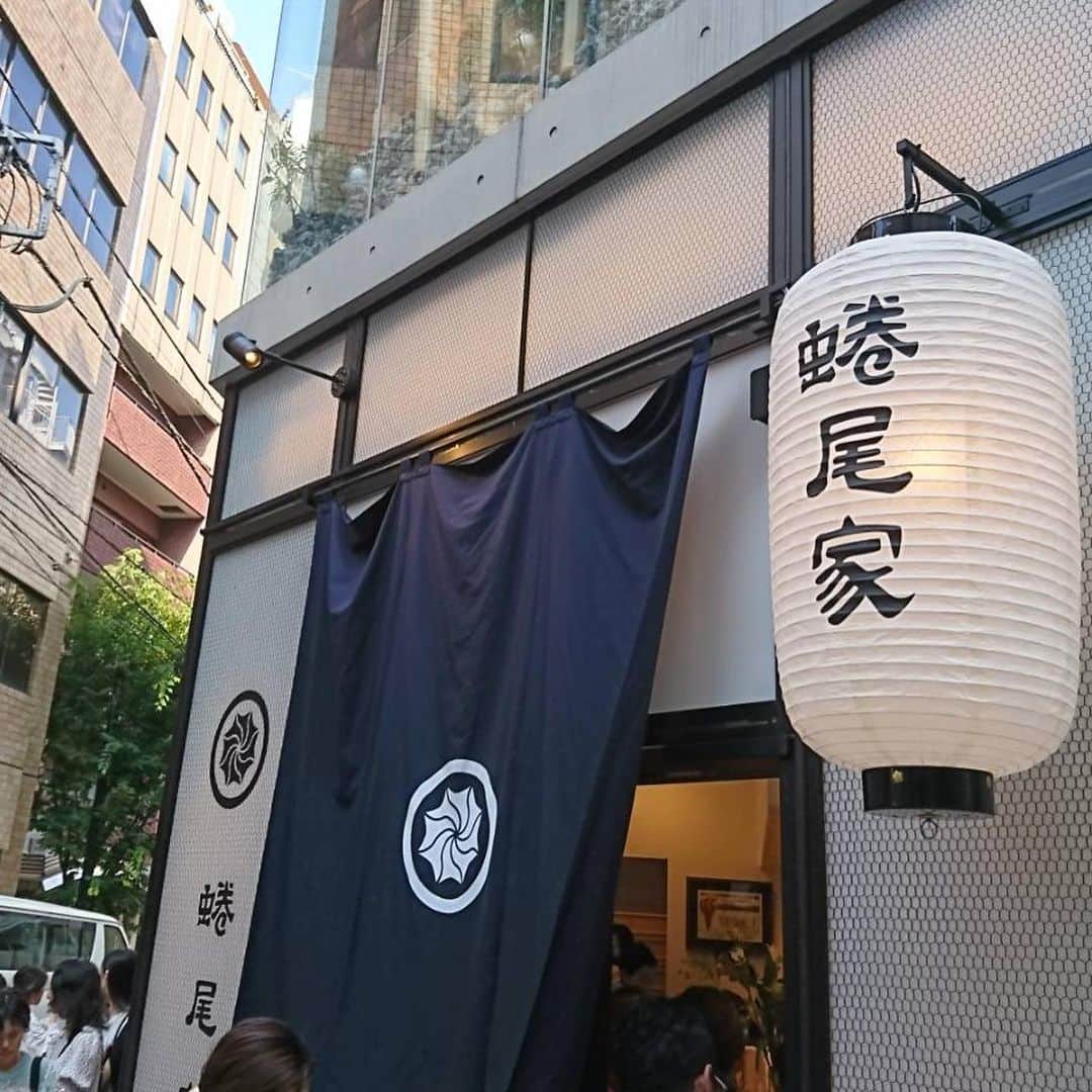 ayakonbubuさんのインスタグラム写真 - (ayakonbubuInstagram)「三軒茶屋にオープンした台湾のソフトクリームNINAOが麻布十番店にオープンしたから、お店に行ってきました！  新商品のお茶フロート食べたよ！ あと 麻布十番のオープン記念の#ピスタチオアイス ！と#ビスケットアイス ！！濃厚な味ですごく美味しい❤️ お茶フロートは  #東方美人茶 #台湾青茶  タピオカのってるし、底には甘いゼリーも入ってる！ 飲みやすいし すぐ食べちゃった❤️ 週替わりでアイス変わるから それもいろんな味が食べれていいよね💕 --------------------------------------------------- #蜷尾家 #NINAO #麻布十番店オープン #パイナップルケーキ #JIUZHENNAN #スキアマ  @ninao.japan」7月17日 17時17分 - ayakonbubu