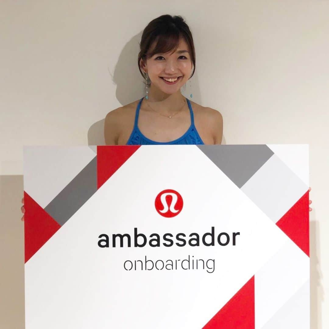 西畑亜美さんのインスタグラム写真 - (西畑亜美Instagram)「＼＼ご報告／／ この度私 @lululemonjp ルルレモン アンバサダーに就任させて頂くことになりました！！！ ・ ・ 私がヨガを定期的に通い始めた12.3年程前、通っていたスタジオの憧れのインストラクターの方々が着用していたブランド。 人見知りの私は、インストラクターの方にブランド名が聞けなくてマークをガン見😂 必死でお店を検索し、その当時日本にお店が無いことを知り、母親がカナダに旅行した際に2つセットアップを購入してきてもらいました！！ 今でもよく覚えてます。 憧れの人達が着ていたルルレモンのウェアを着て、好きなヨガをする。 何だかワクワクした💕 憧れの人に少し近づけたような感覚😂 そして今回、その憧れのウェアのアンバサダーに選んで頂けたという、私にとっては奇跡のようなこと❤️ ・ 昨日、日本のルルレモンアンバサダー全員が集結して一日時間を共に過ごさせてもらいました。 その事は、また改めてアップさせてください☺️ 今日はご報告だけ。 感謝の気持ちを込めて💕 love lululemon  I'm grateful to all the people who supported me! #love#lululemonginzasix#lululemonjp#lululemonambassador#lululemon#ルルレモン#一日一汗#lululemonginza#yogawear#yogagirl#yoga#ヨガウェア#yogini#yogainstractor#ルルレモン銀座シックス#アンバサダー#ambassador#ヨガインストラクター#ヨガ講師#ありがとう#感謝#150cm#小さいサイズ もあるから最高#憧れ#connect#grow#sweat#緊張 した顔😂」7月17日 17時16分 - amii0106