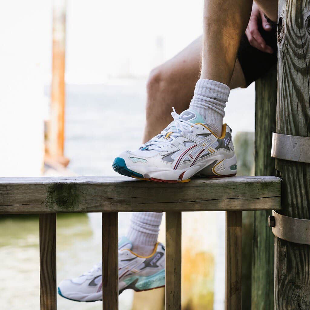 HYPEBEASTさんのインスタグラム写真 - (HYPEBEASTInstagram)「@hypebeastkicks: Take a closer look at @ronniefieg and @asics’ collaborative GEL-KAYANO 5 OG “Oasis.” Constructed using mesh, suede and leather materials, the sneaker is primarily decorated with white and grey with orange, mint and red accents. It will be available for purchase from @kith’s retail locations and their webstore on July 19. Photo: Eddie Lee/HYPEBEAST」7月17日 17時18分 - hypebeast