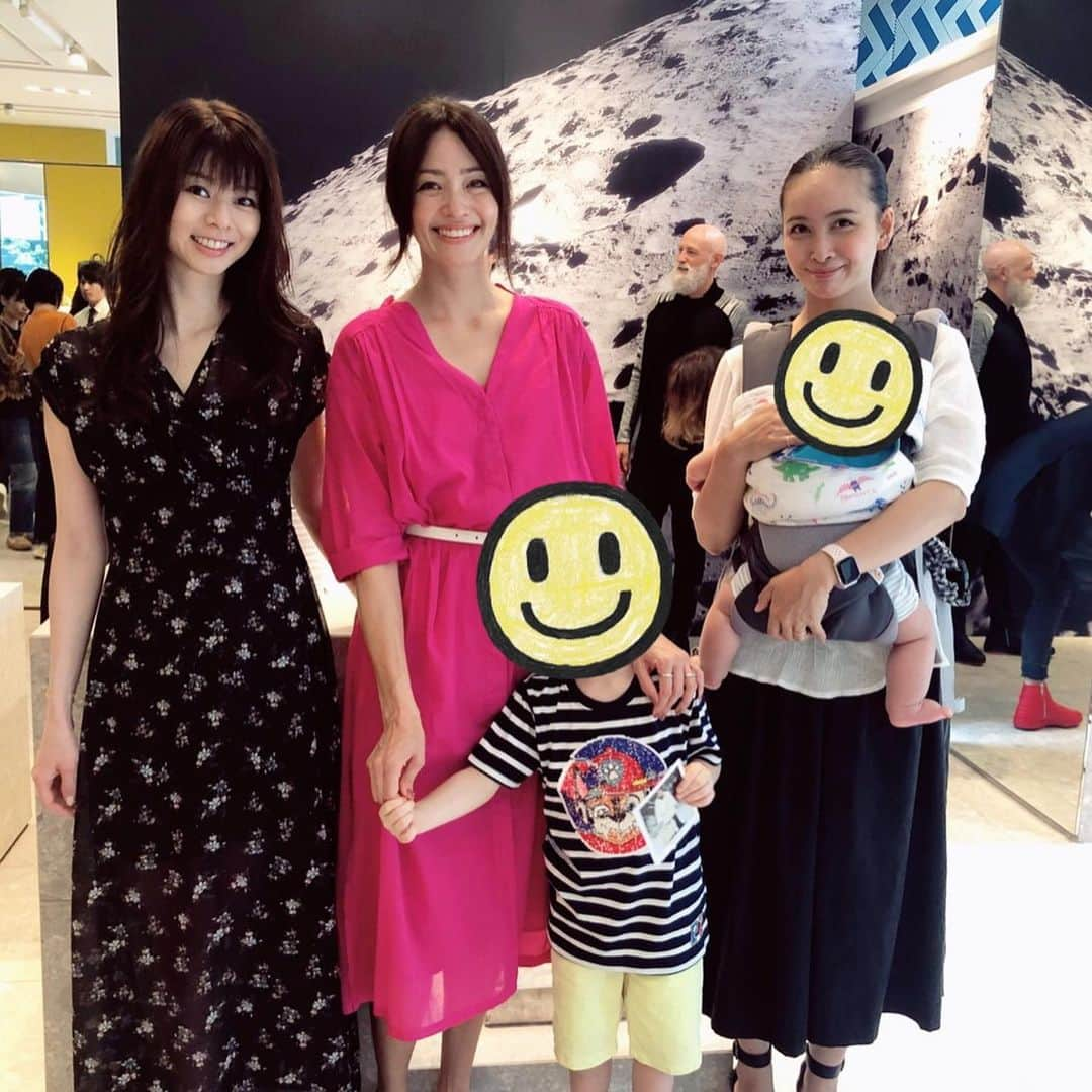 加藤夏希さんのインスタグラム写真 - (加藤夏希Instagram)「@valextra  #valextralovegrove #monclergenius #valextra  可愛いバッグやシューズに出会いました(*´︶`*)❤ 久しぶりにリナさんとえれなさんにも！！ #六本木ミッドタウン にお店があります、是非見てみてください٩( ´◡` )( ´◡` )۶」7月17日 17時19分 - natsukikato_official