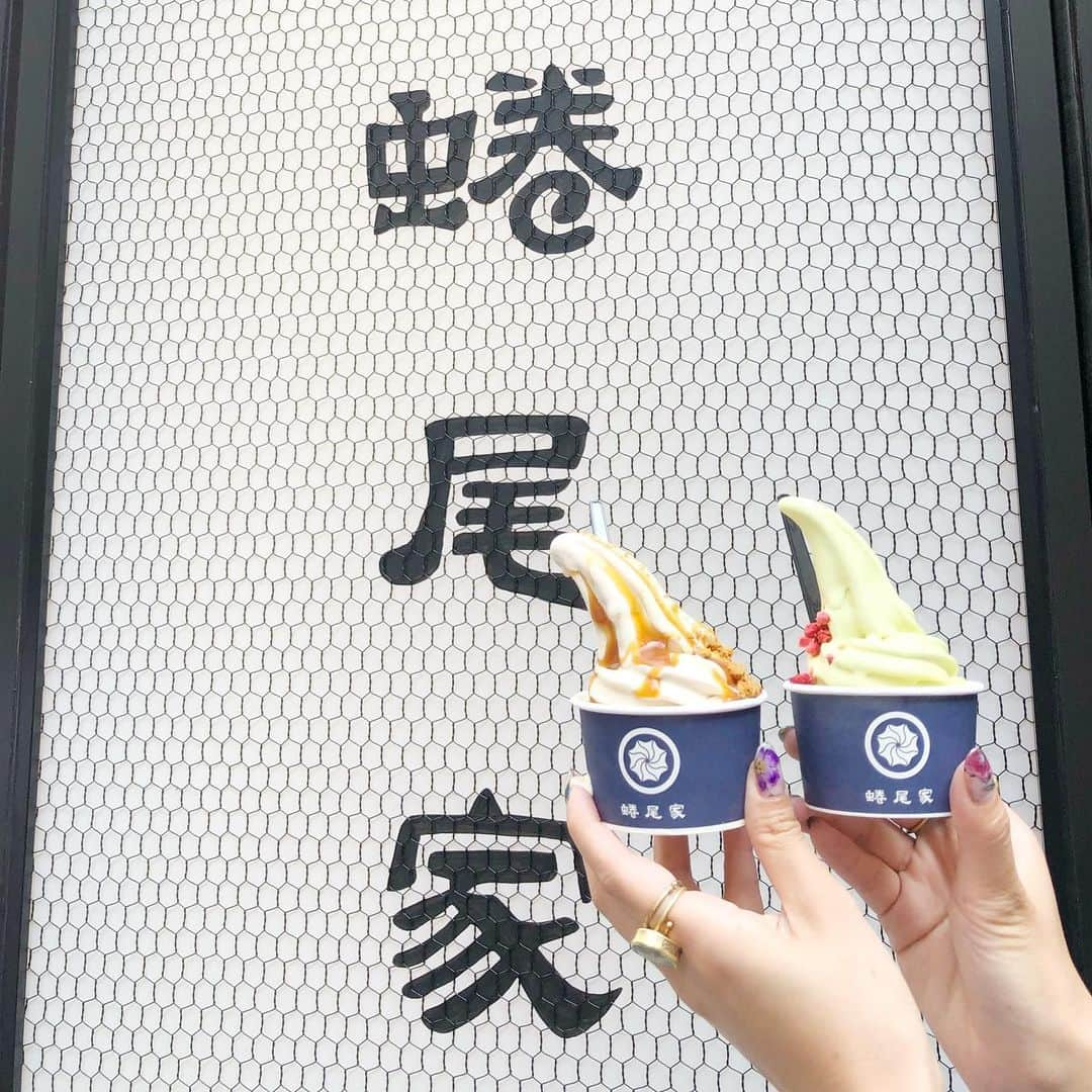 manamisotayutaさんのインスタグラム写真 - (manamisotayutaInstagram)「台湾のソフトクリーム🍦 #NINAO が麻布十番店にオープン✨✨ レセプションに行ってきたよー💗  三軒茶屋の店舗も行ったことあって❤︎ 久しぶり♪  麻布十番オープン記念のピスタチオアイス💚  濃厚で美味しかった❤︎ 隣のアイスはビスケット❤︎ その名の通りビスケットが中に入ってて、サクサクした食感も楽しめるよ💗  新商品の #東方美人茶 #台湾青茶 のお茶フロートは中にゼリー、タピオカも入っていていろんな食感が楽しめるよー❤︎ ほんとここのアイス大好き💗 週替わりでメニューも変わるから楽しみー❤️ ＊ ＊  #蜷尾家 #NINAO #麻布十番店オープン #パイナップルケーキ #JIUZHENNAN #スキアマ #カフェ巡り#カフェ#アイス好きな人と繋がりたい #麻布十番カフェ#cafe」7月17日 17時19分 - manamisotayuta