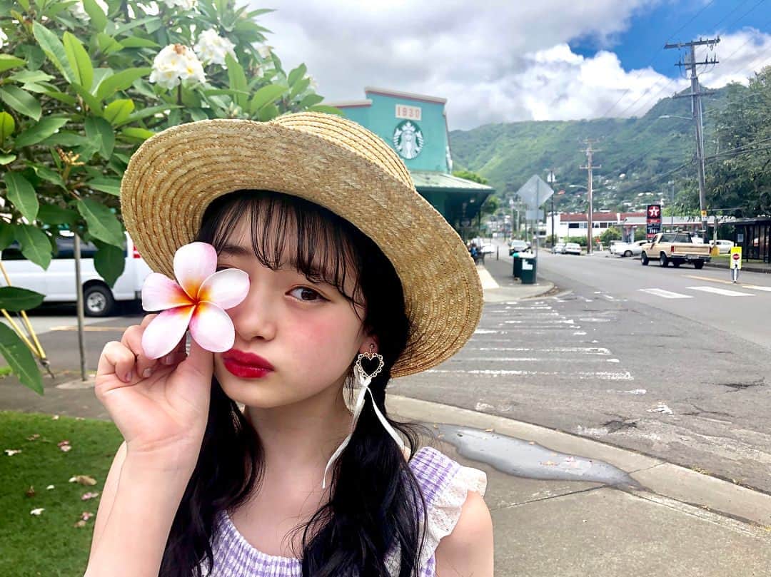 ニコ☆プチのインスタグラム：「🌺.○° . . #高比良由菜  #ニコプチ  #グリーンの #スタバ  #☕️🍀 #starbucks」