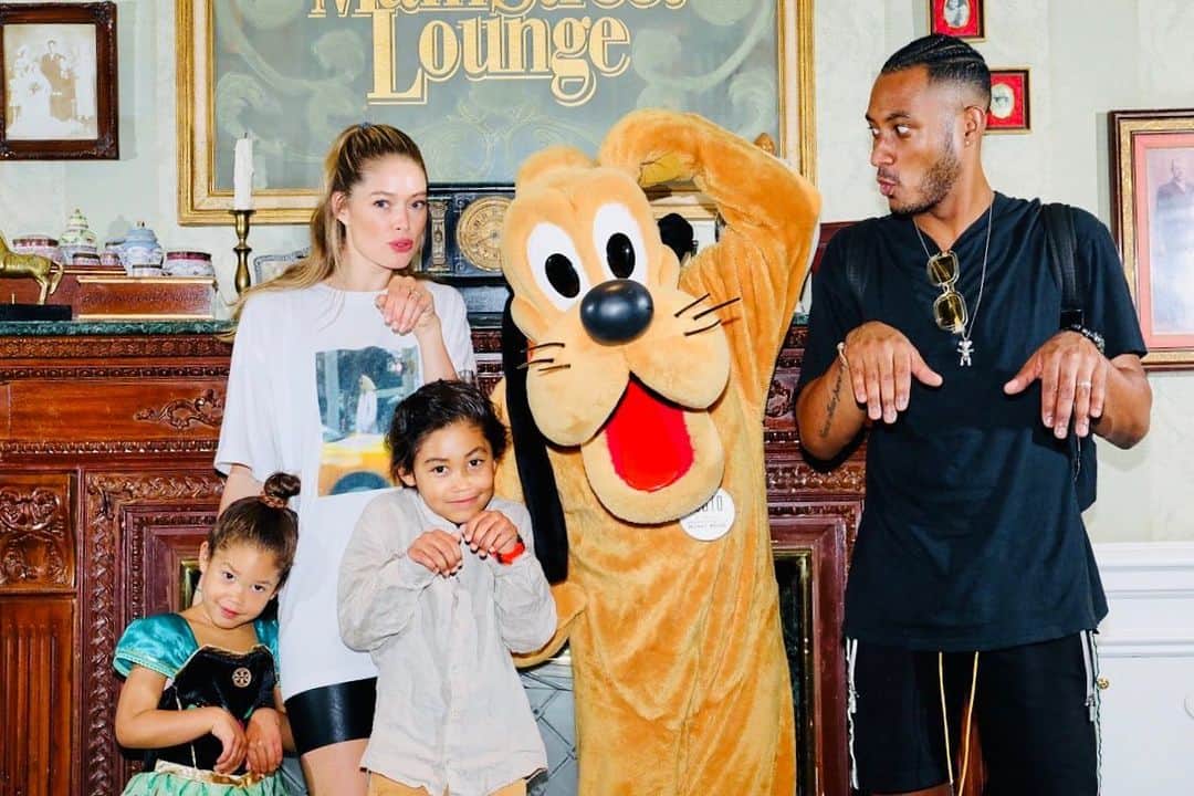サネリー・ジェームズのインスタグラム：「Thank you Pluto :)」