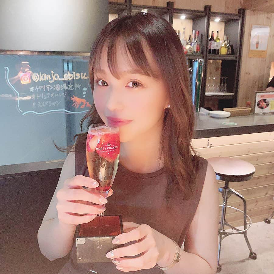 矢田伶華さんのインスタグラム写真 - (矢田伶華Instagram)「昨日は恵比寿ごはん🍾🥂 . トリュフのオムレツおいしかった〜♡ ふわとろで感激した！！ . いちごのシャンパンも目の前で 注いでくれて…🥂♡またいきたい☺︎ . . . #恵比寿イタリアン #イタリアン酒場近所 #恵比寿グルメ #kinjo #恵比寿ディナー . #トリュフ #ディナー #シャンパン #トリュフオムレツ #トリュフ大好き #恵比寿女子会 #pr #コラボベース . .」7月17日 17時35分 - reika_308