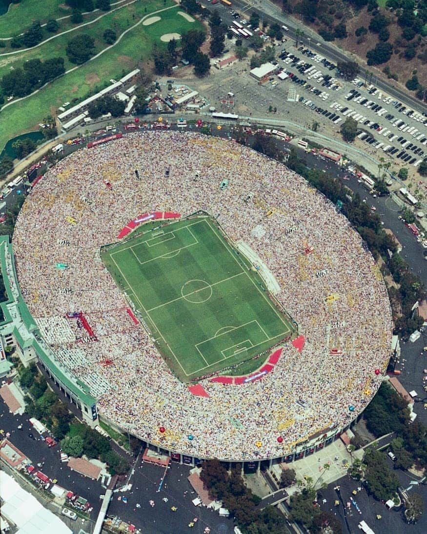 FIFAワールドカップさんのインスタグラム写真 - (FIFAワールドカップInstagram)「25 years ago today, the Rose Bowl Stadium saw the first FIFA #WorldCup final to be decided on a penalty shoot-out. 🇧🇷@cbf_futebol beat 🇮🇹@azzurri to win the title for the fourth time. 🏆🏆🏆🏆 #OnThisDay #Brazil #Brasil #Seleção」7月17日 17時42分 - fifaworldcup