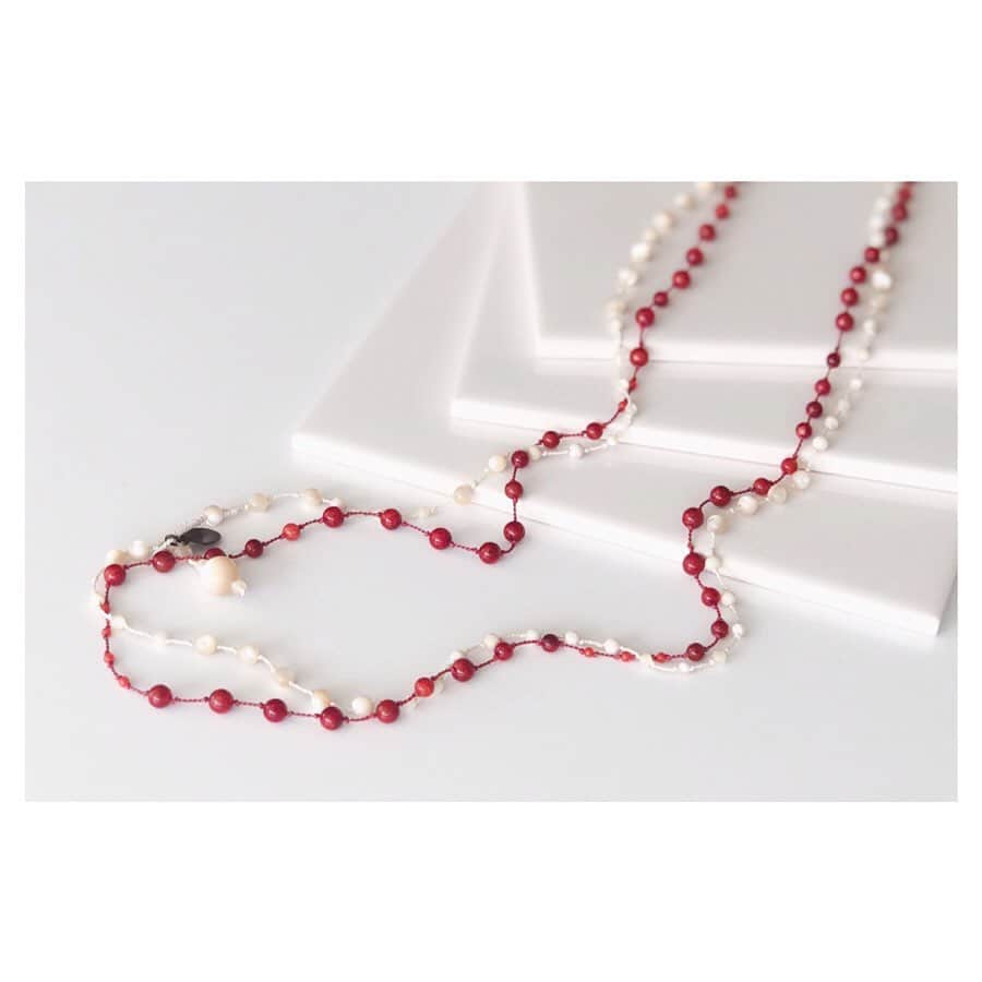ミキアさんのインスタグラム写真 - (ミキアInstagram)「mikia original long necklace  mikia gallery  Open  7/20(sat) 14:00-19:00 7/27(sat) 14:00-19:00  #mikia #mikiajewelry #necklace #coral #motherofpearl #naturalstone #handmade #japanmade」7月17日 17時50分 - mikiajewelry