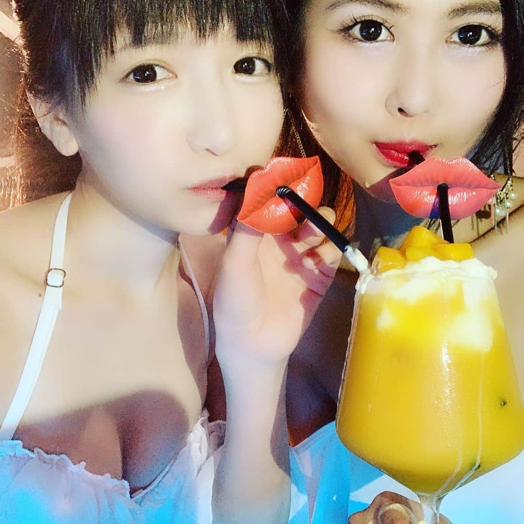 もえのあずきさんのインスタグラム写真 - (もえのあずきInstagram)「これはもえあずサイズ🍹💕 #もえあずサイズ#もえきゅんスムージー#ホテルニューオータニ#肉オータニ#ナイトプール」7月17日 17時53分 - moeazukitty